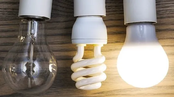 LED, Gl&uuml;hbirne und Energiesparlampe nebeneinander